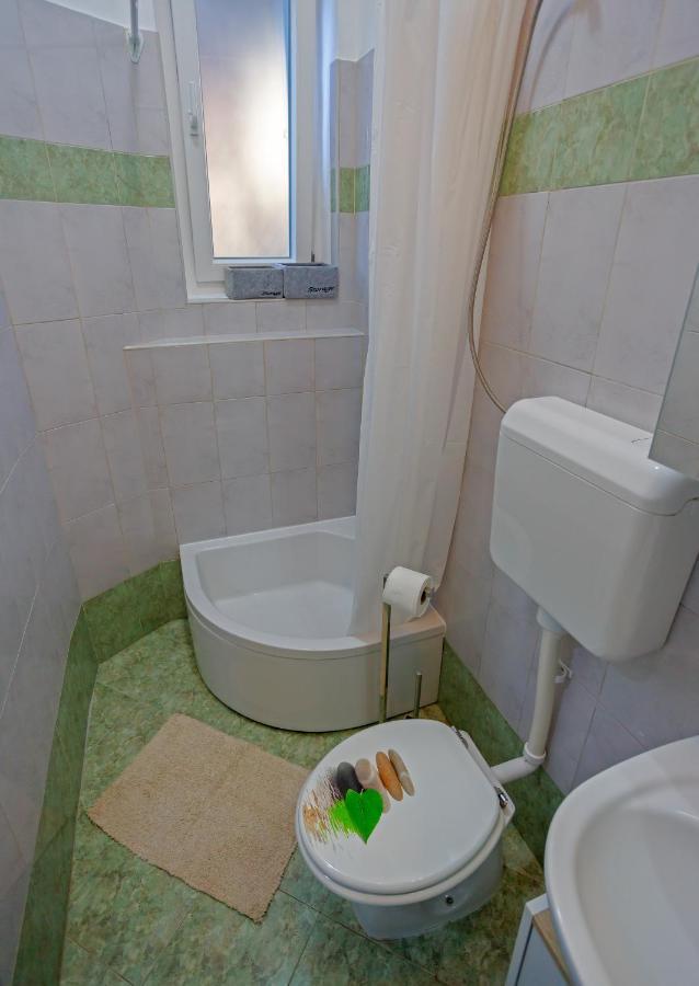 Rich Apartment Pula Bagian luar foto