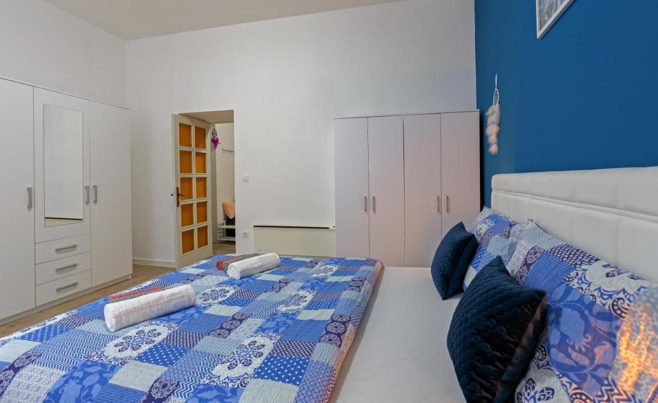 Rich Apartment Pula Bagian luar foto