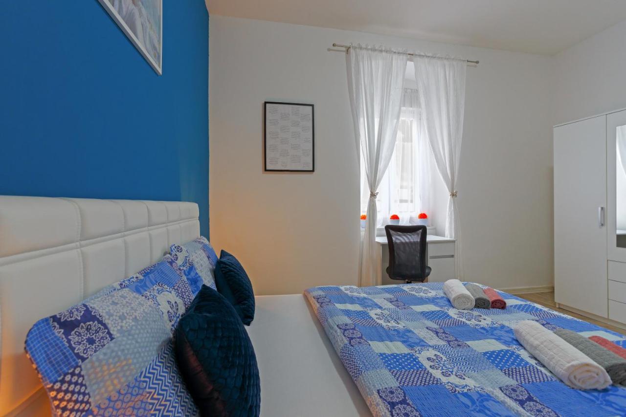 Rich Apartment Pula Bagian luar foto
