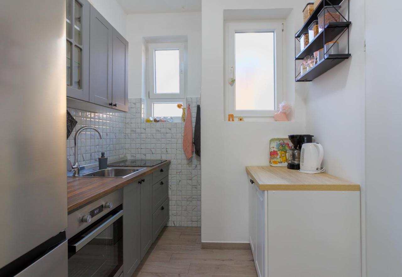 Rich Apartment Pula Bagian luar foto